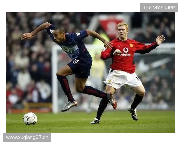 杰拉德与斯科尔斯传球节奏转移下的中场控球偏向对比 杰拉德与斯科尔斯传球节奏转移下的中场控球偏向对比