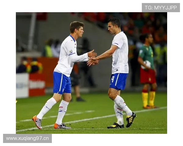 范佩西与伊布由射手角色驱动形成风格分化趋势